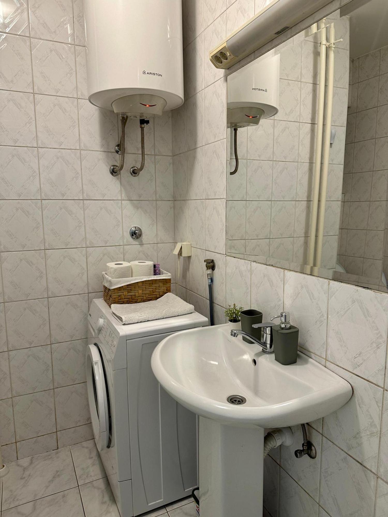 7 Emperors Central Suite Белград Екстериор снимка