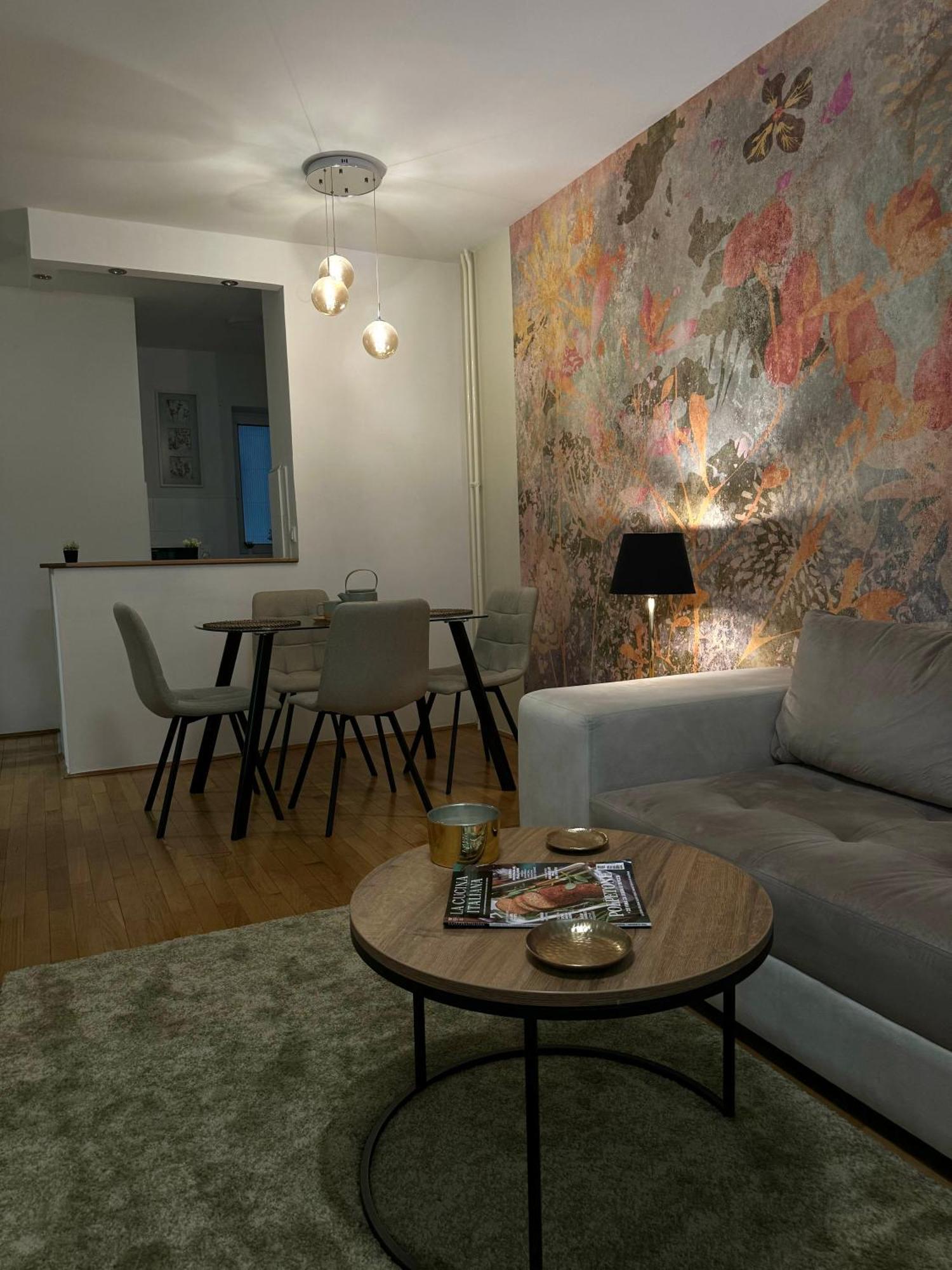 7 Emperors Central Suite Белград Екстериор снимка