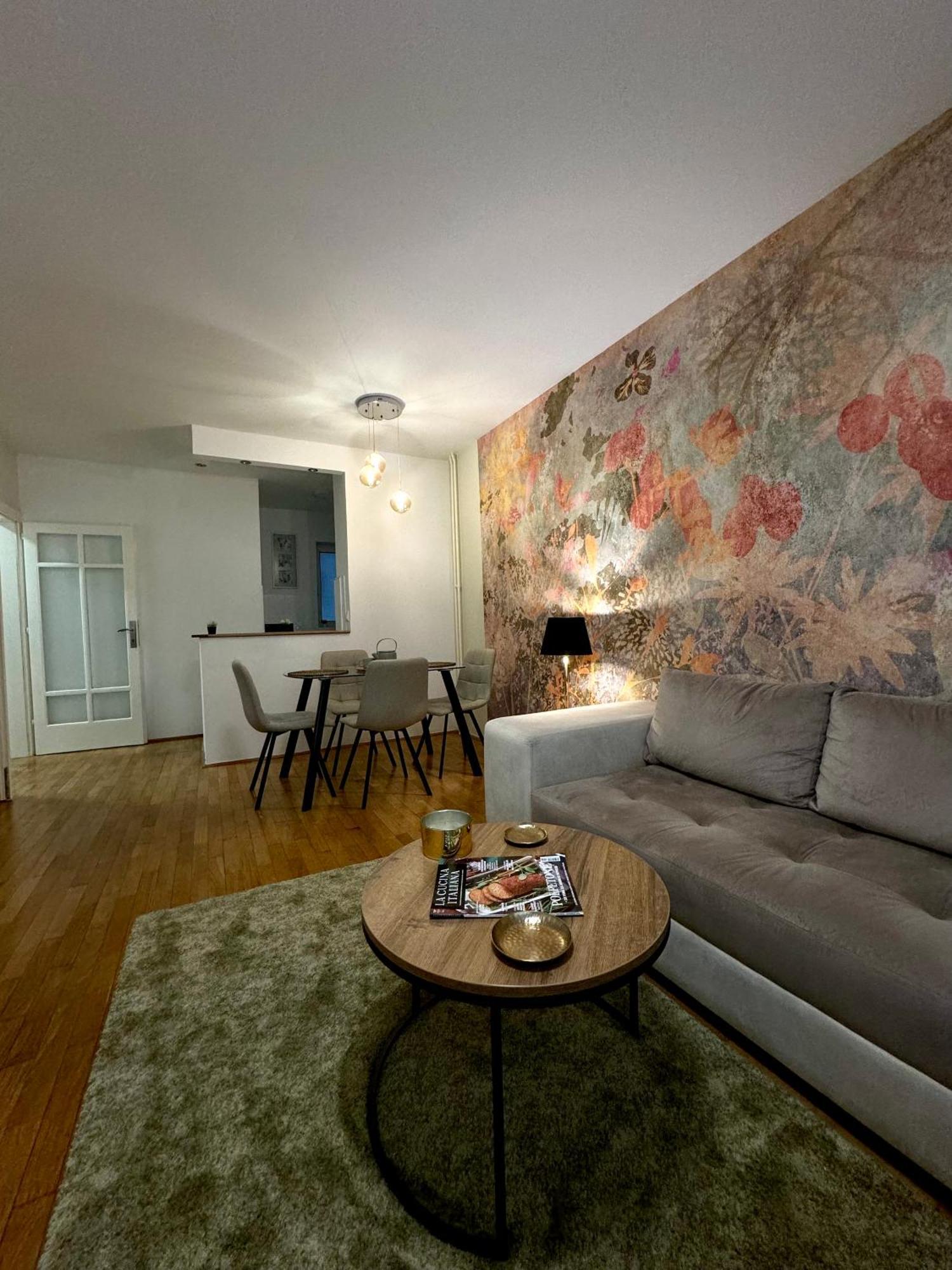 7 Emperors Central Suite Белград Екстериор снимка